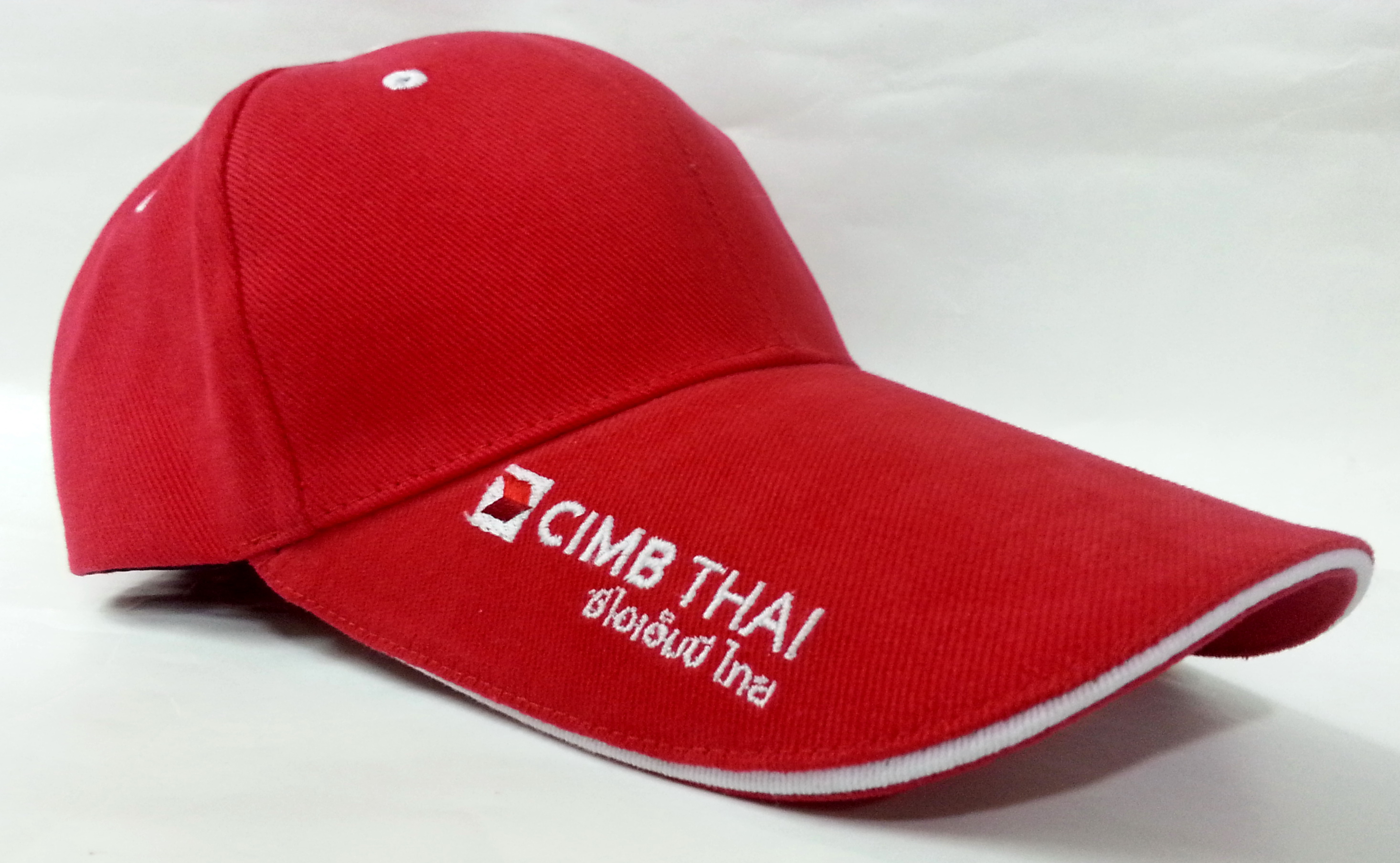 หมวก CIMB สีแดง